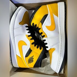 Air Jordan 1 Mid White/University Gold-Black
